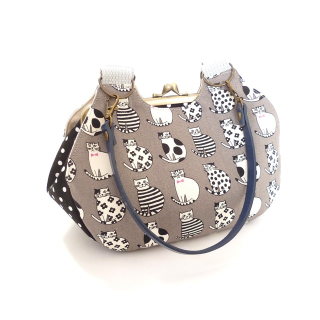 がま口 ミニバッグ おすまし猫さん ネコ 猫柄 グレー あおりがま口 ハンドバッグ G575