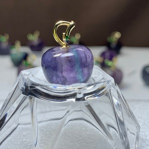 48.フローライトりんご・ペンダントトップ