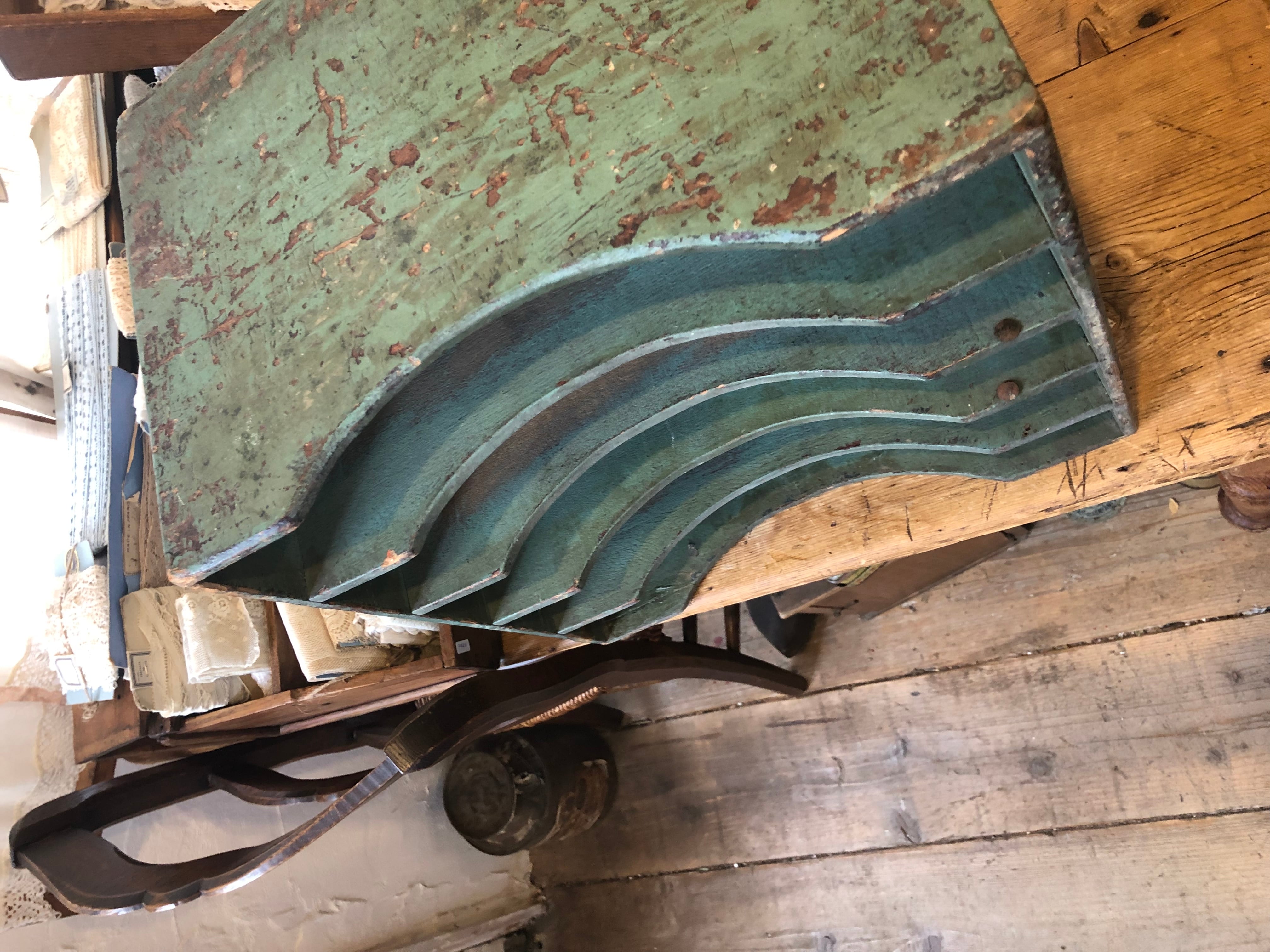 フランスブロカント グリーンの木製仕分け棚 書類棚 | Brocante de La