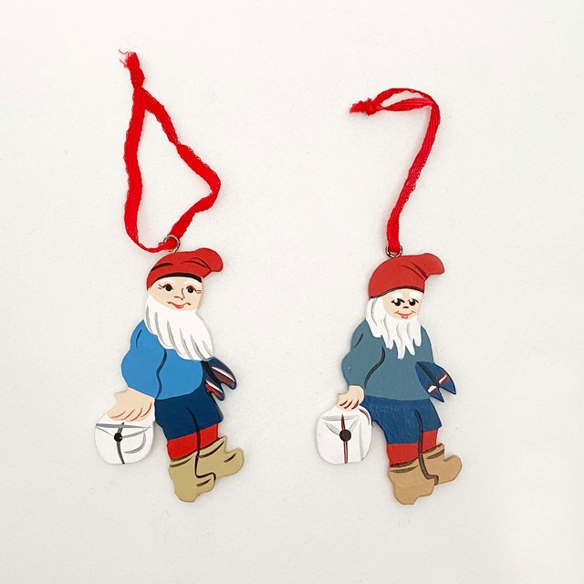 バルトのオーナメント（荷物を抱えた妖精のおじさん）