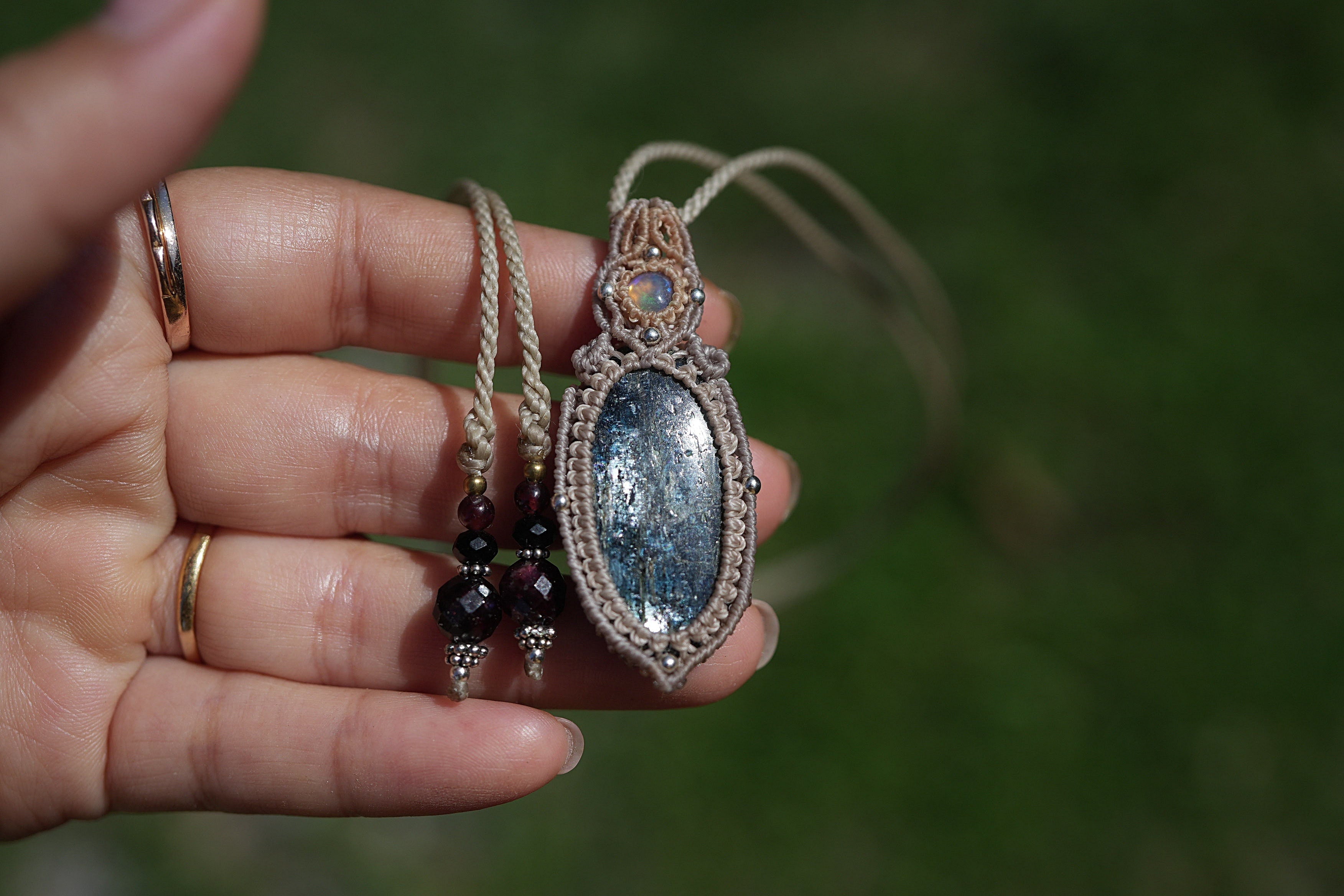 蒼い稲妻の遊色★moss kyanite マクラメネックレス1615