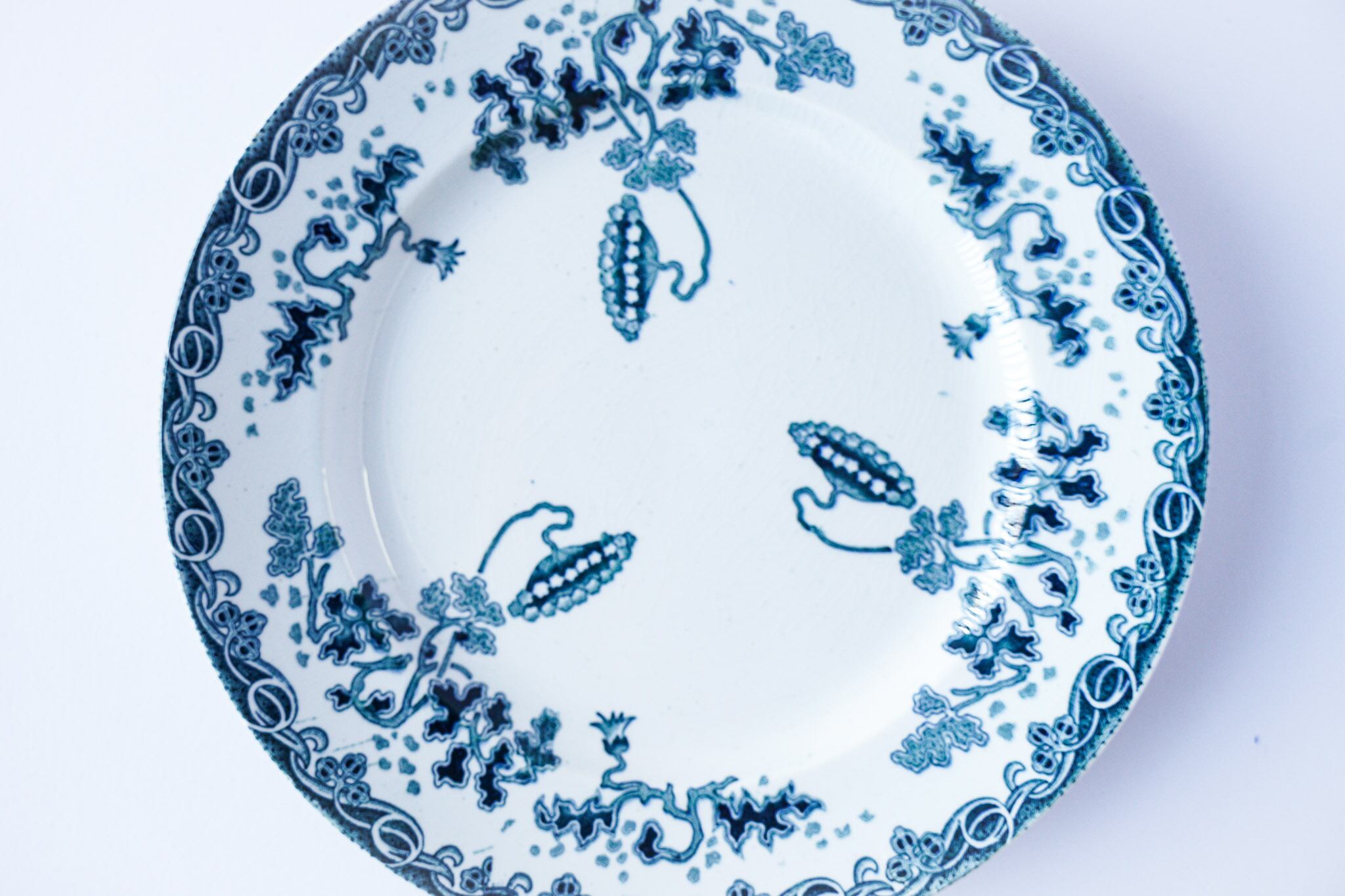 ステンシルの綺麗な模様が魅力の深皿(プレート） フランス Blue Serie