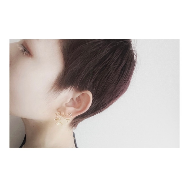 BIG Mi-Mistletoe Brass Fook Earring