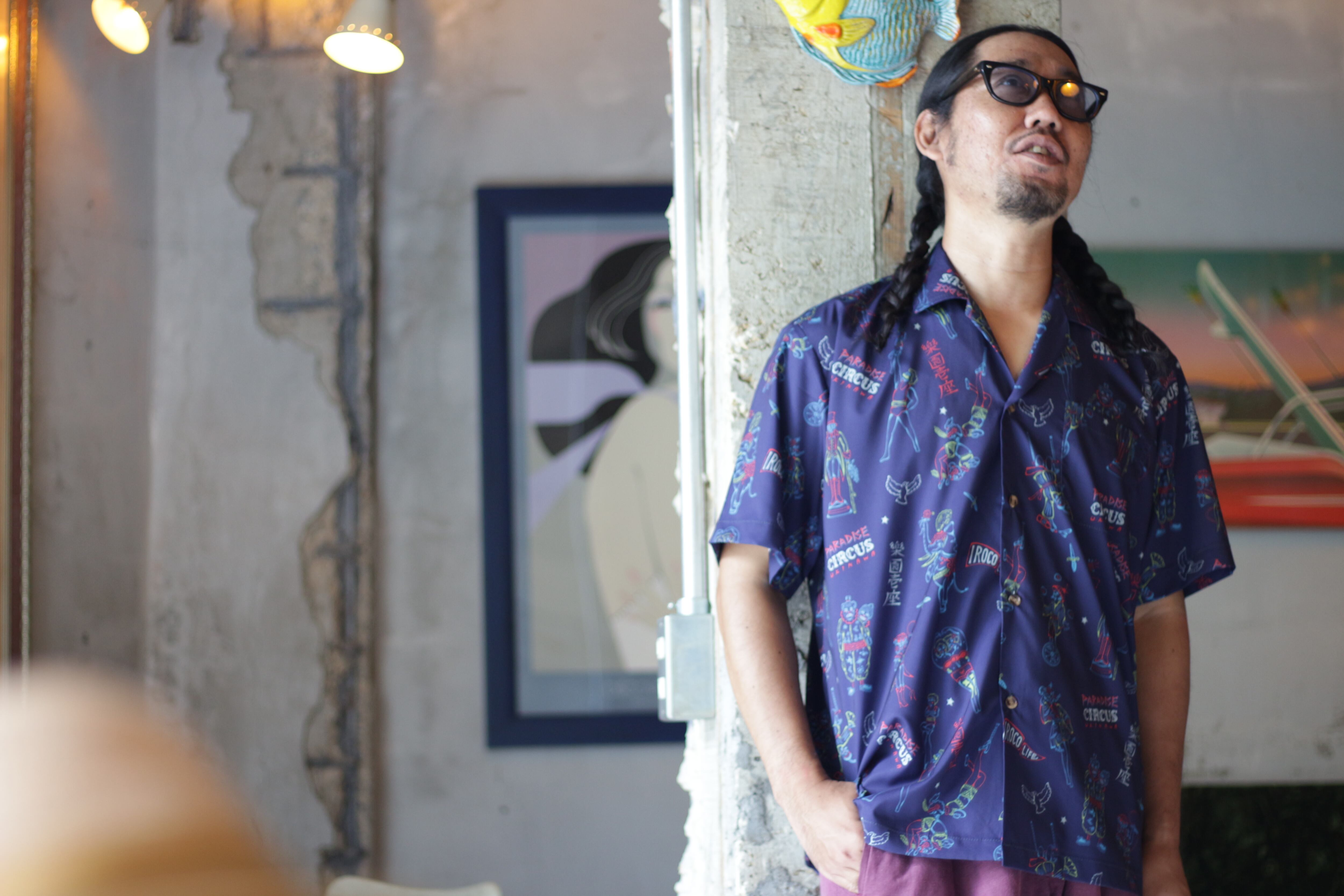 パラダイスサーカス（楽園壱座）のアロハシャツ / ネイビー | 沖縄の