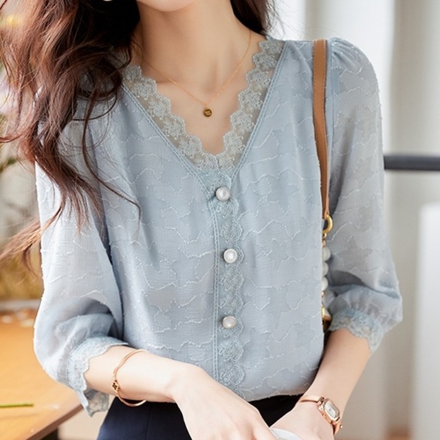 パールボタン付きレースVネックシャツ Me0986