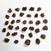 レインボーガーネット中 奈良県産 原石 【ランダムピックアップ】