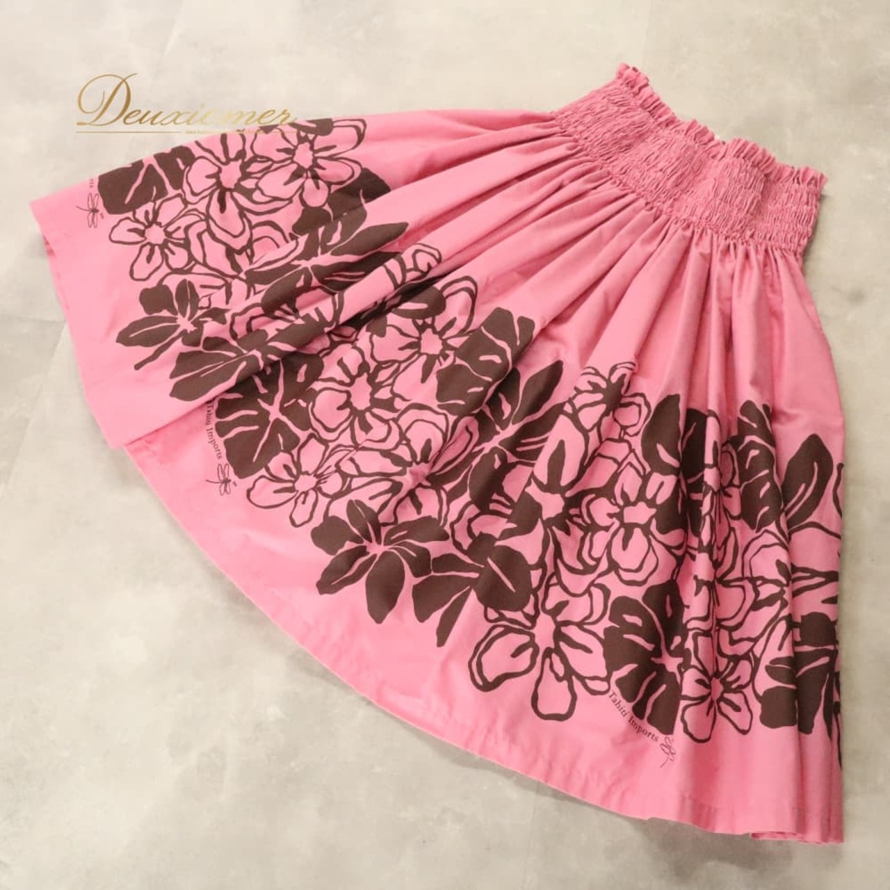 フラダンス 衣装 TAHITI IMPORTS タヒチインポーツ Muu Muu Mama パウスカート フラダンス ピンク系 花柄 植物柄 モンステラ柄 ハワイアンプリント ハワイアン アロハ フラ ダンス レッスン 練習 ハワイアンダンス ブラウン系 ピンク 茶 シングル スカート 華やか 鮮やか かわいい おしゃれ