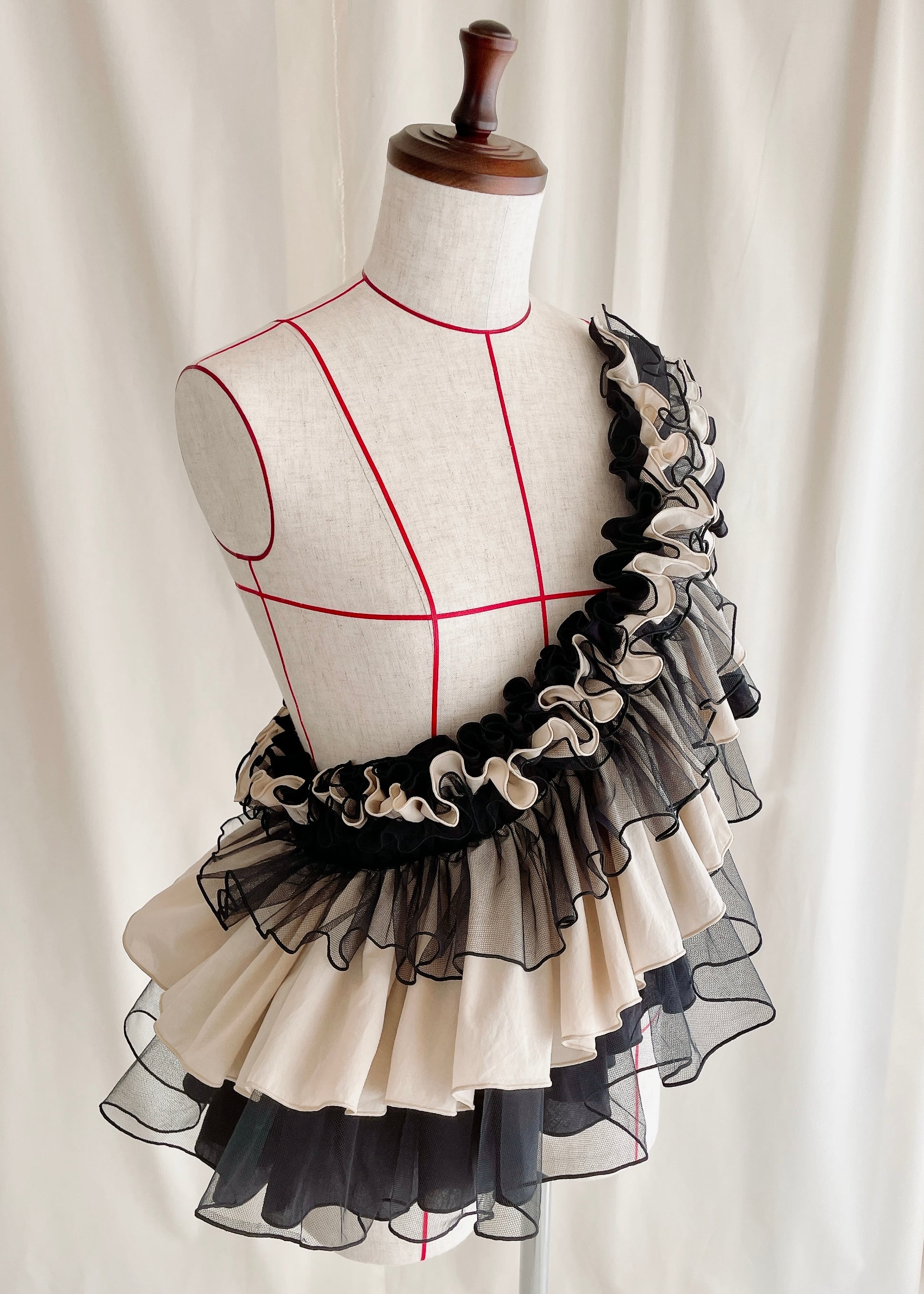 DŌRA MÖRA | Versatile Ruffled Bag - LAMP BLACK | ORIENT MILLINERY