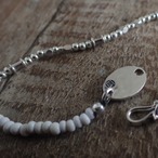 Mandi/マンディ Small A.Beads × Silver Bracelet(White×Silver)