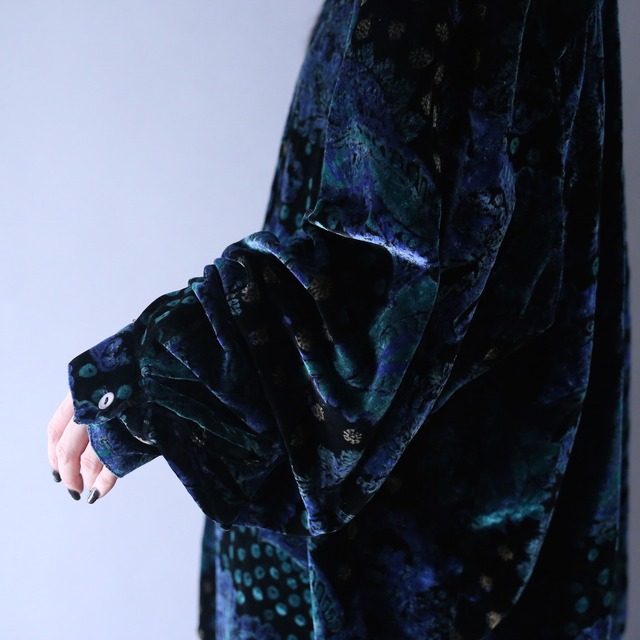 cold coloring arabesque art pattern velours over silhouette shirt