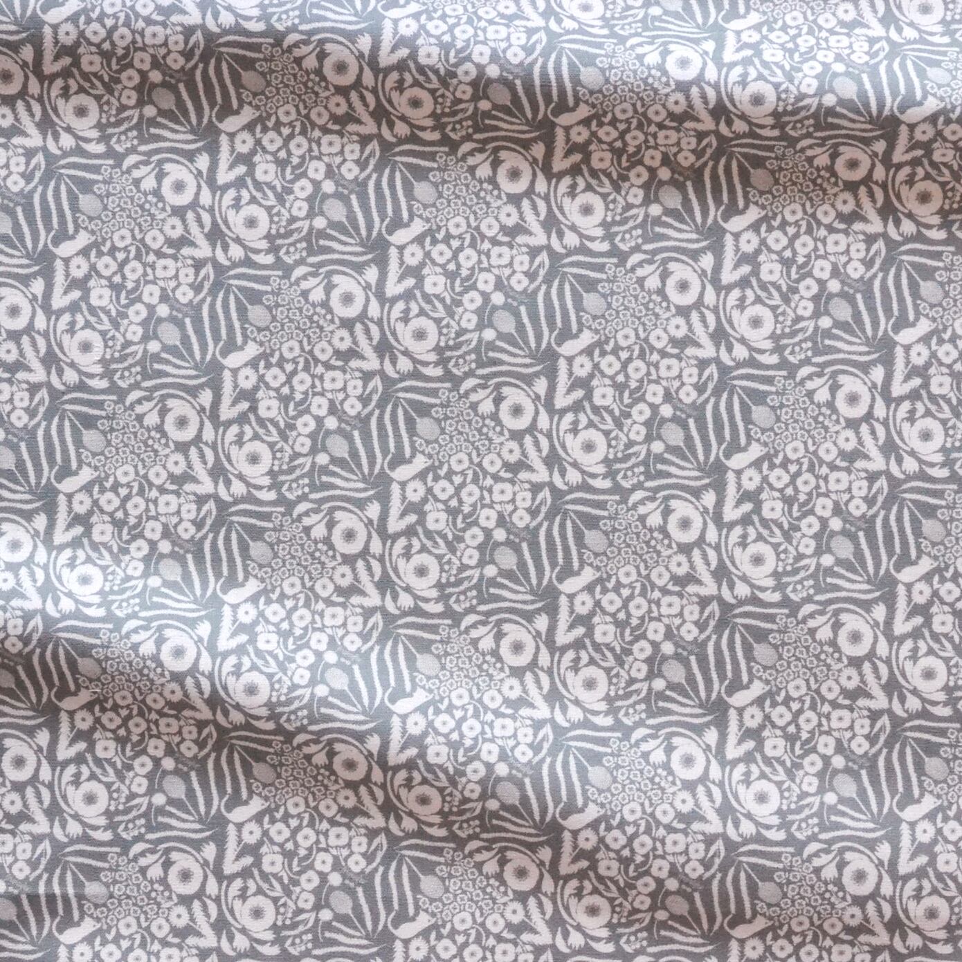 コットンリネン生地 < silhouette > ベリーみるく 50cm x 50cm カットクロス