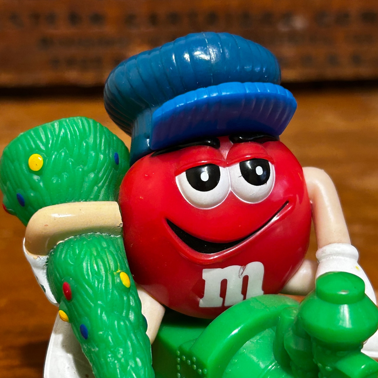 M&M's クリスマス・トレイン・トッパー　サーカストレイン　列車　機関車　レッド　ミールトイ　 エムアンドエムズ　MU-243