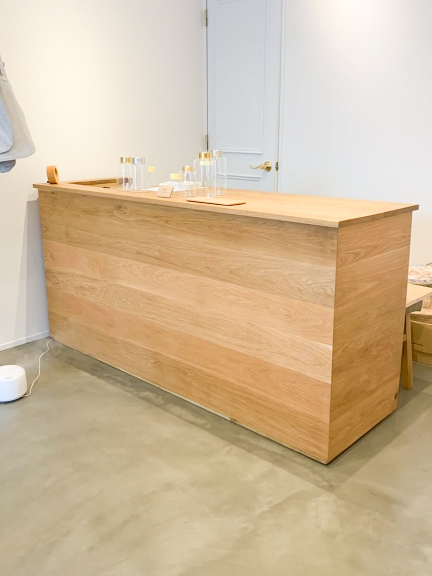 アパレルショップ向けオーク材レジカウンター49 (ホワイトオーク・オーダーメイドレジカウンター)W1900