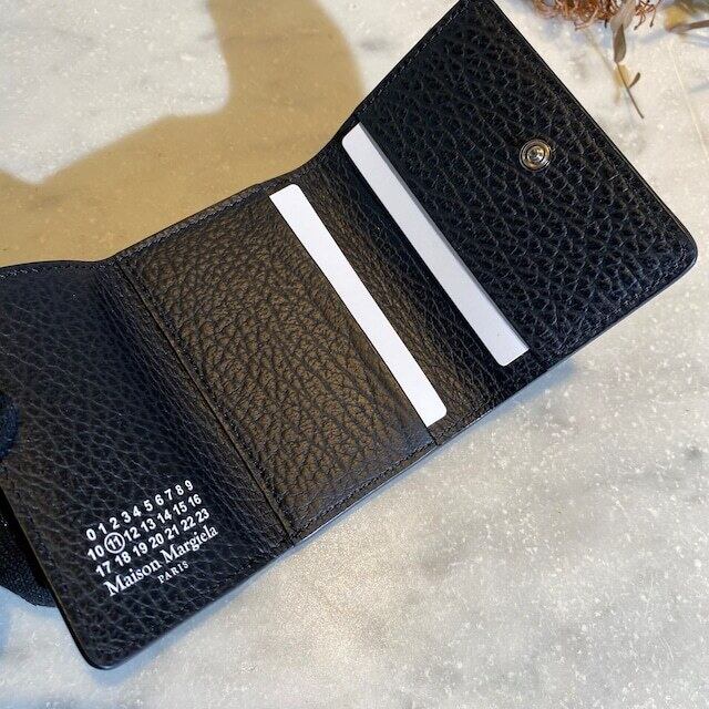 関税・送料込 MAISON MARGIELA LEATHER TRI-FOLD ウォレット Maison Margiela【メゾン マルジェラ 】 Tri- Fold Learher