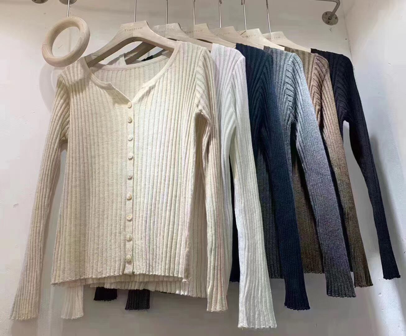 キーネックリブニットカーディガン