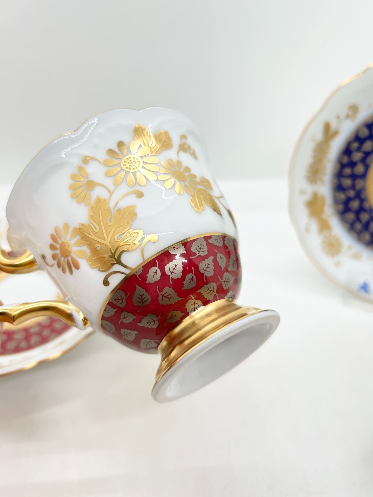 大倉陶園】 金白金蝕吉祥菊白樺文 瑠璃マロン碗皿揃 | 若林陶器