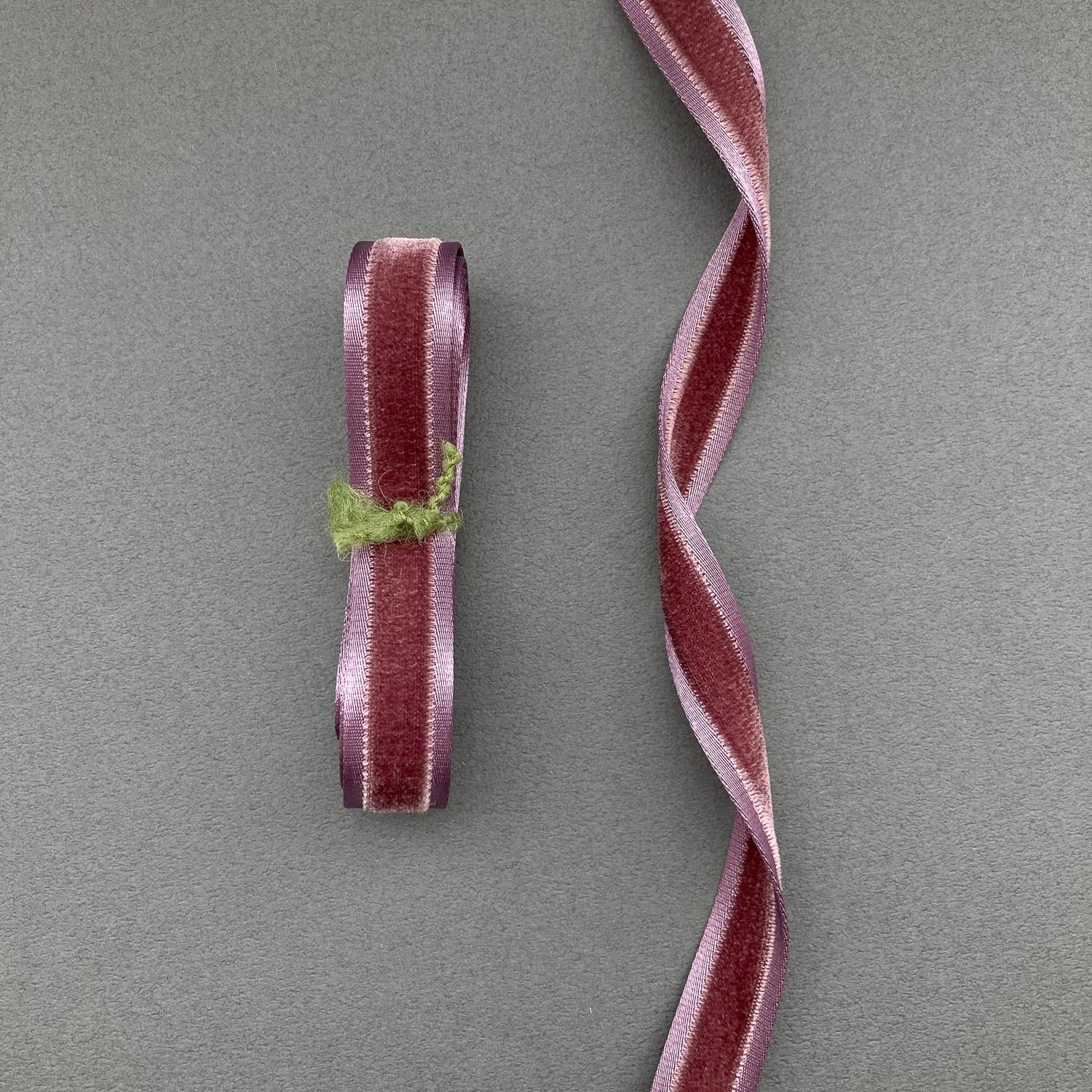 MOKUBA サテン縁付き両面ベルベットリボン（15mm/1mカット