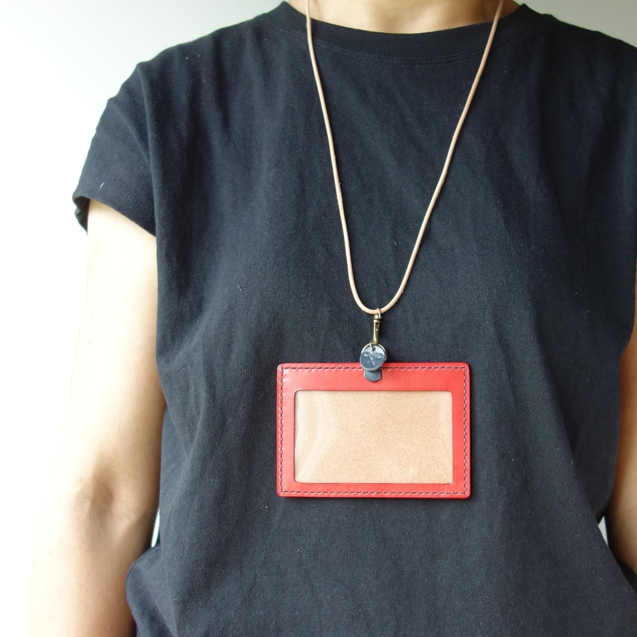 色が選べる!【IDカードだけを軽く首にかけるホルダー】