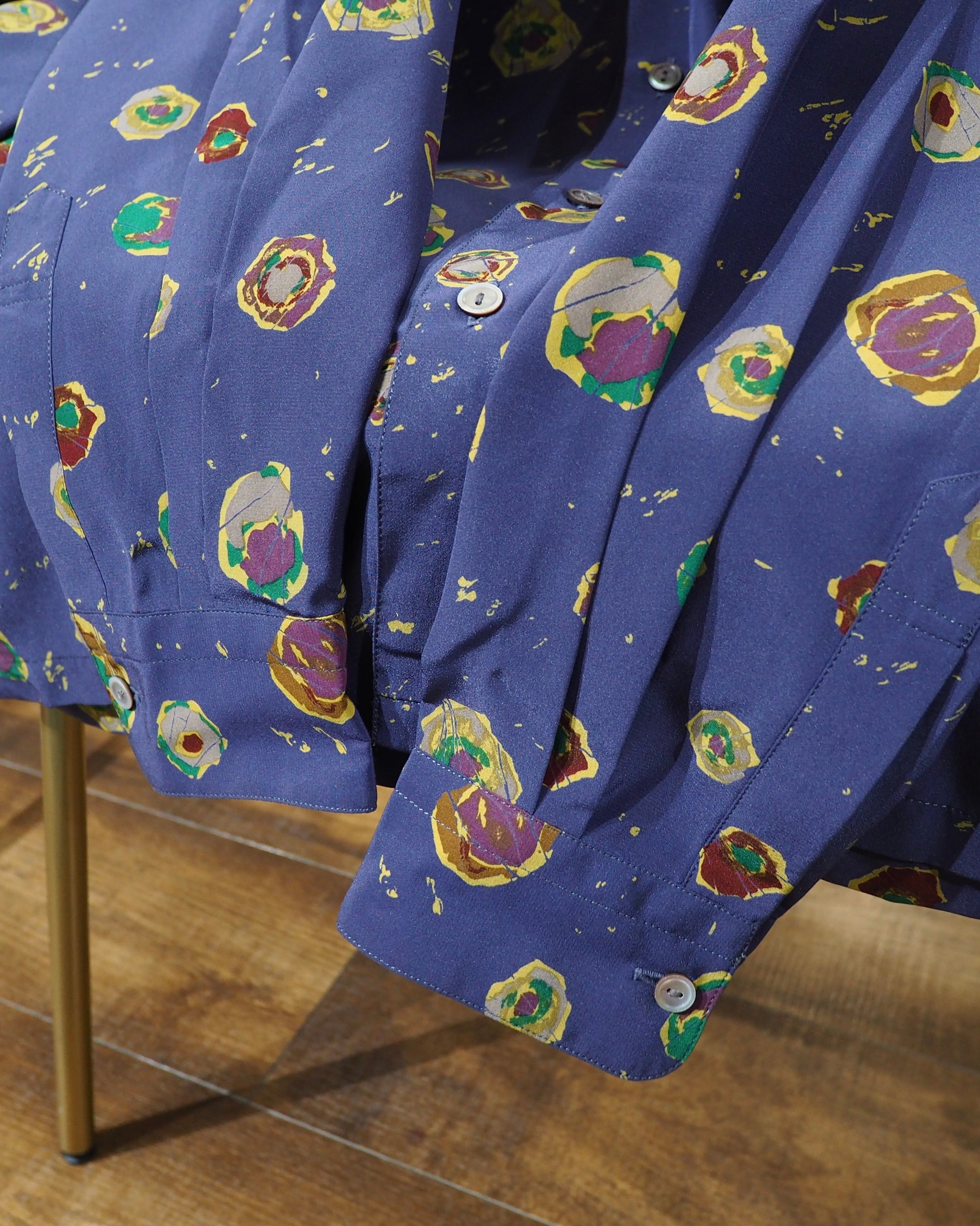 1990s Colorful Popcorn All Over Pattern Vintage Drape Shirt