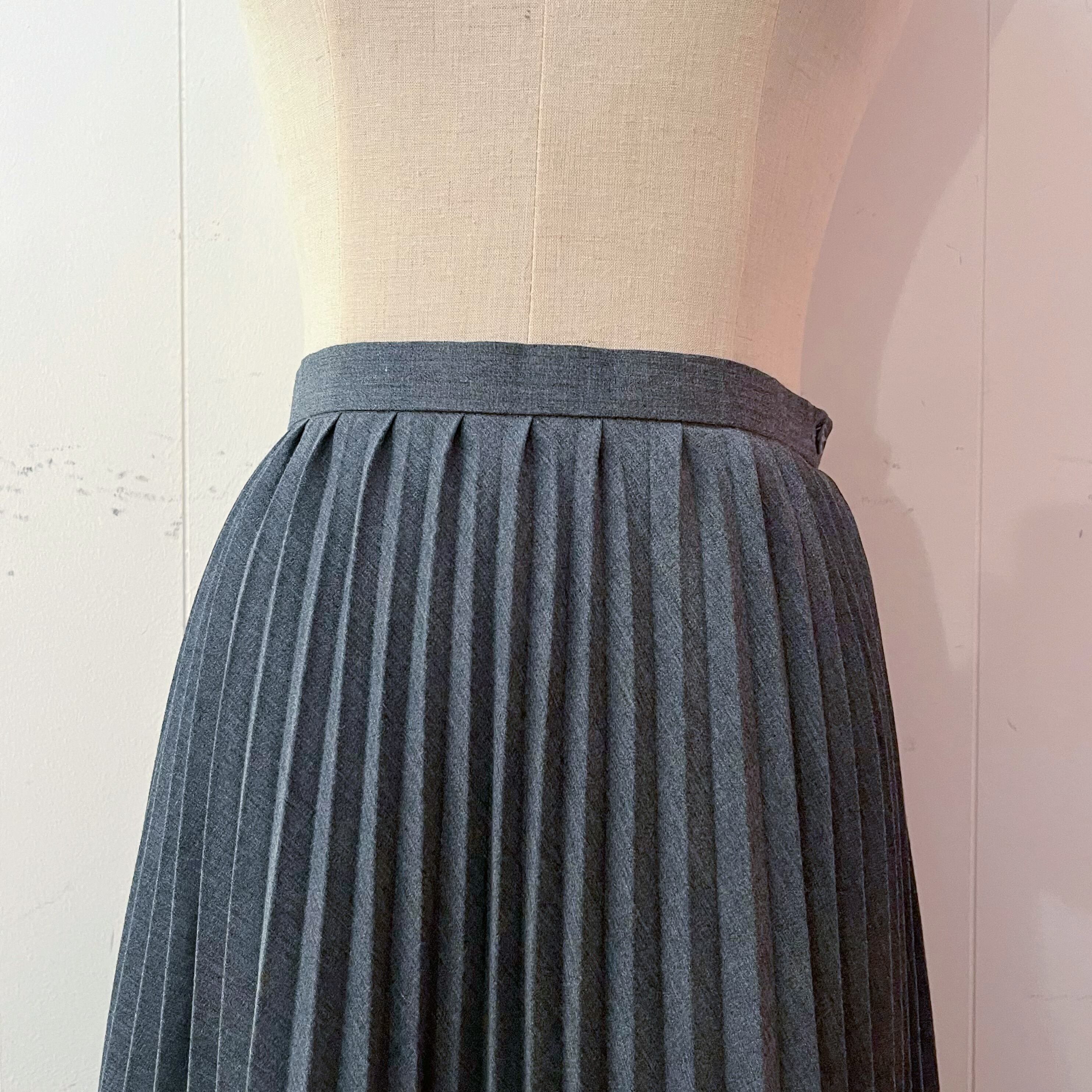 gray accordion pleats skirt