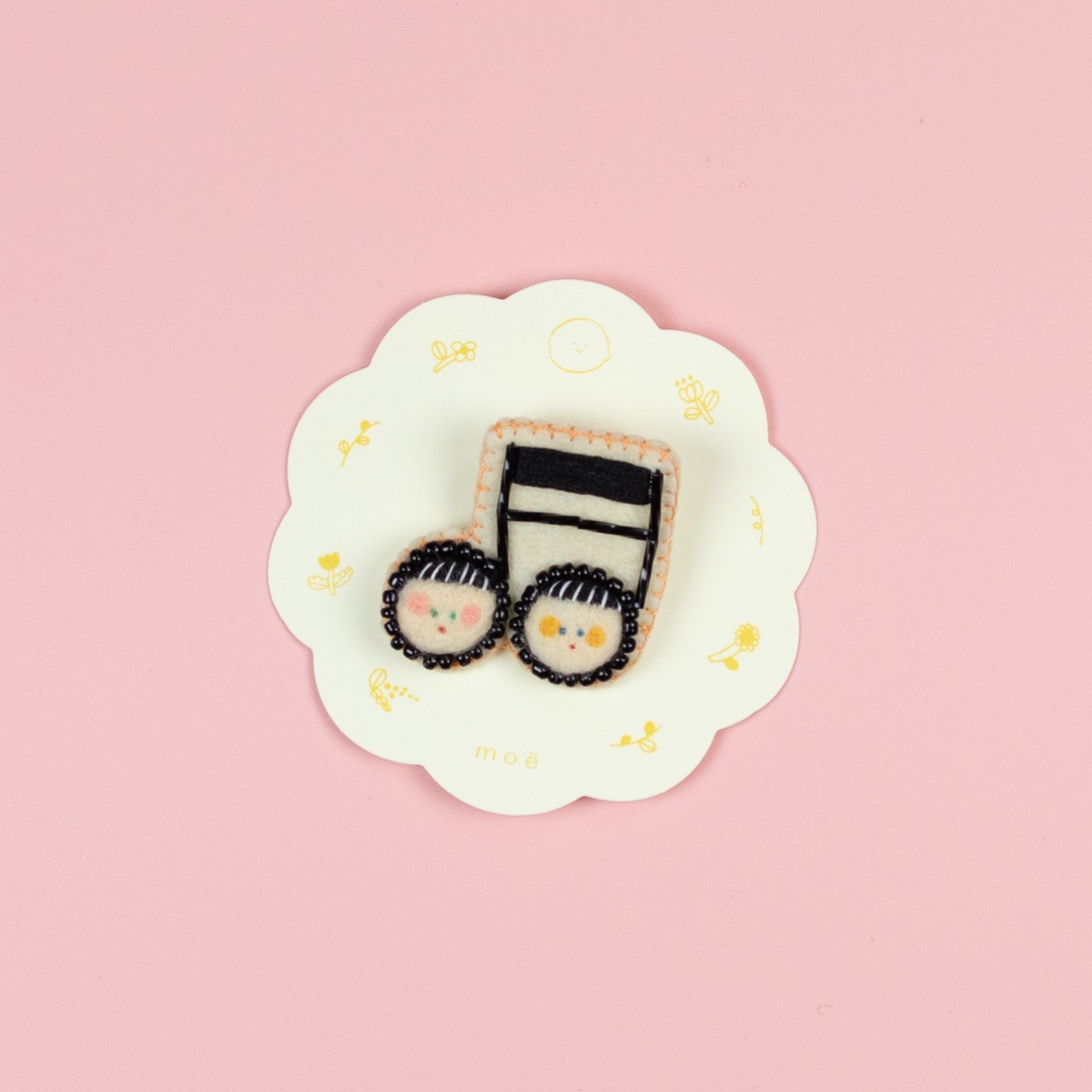 < moë > おんぷちゃん brooch