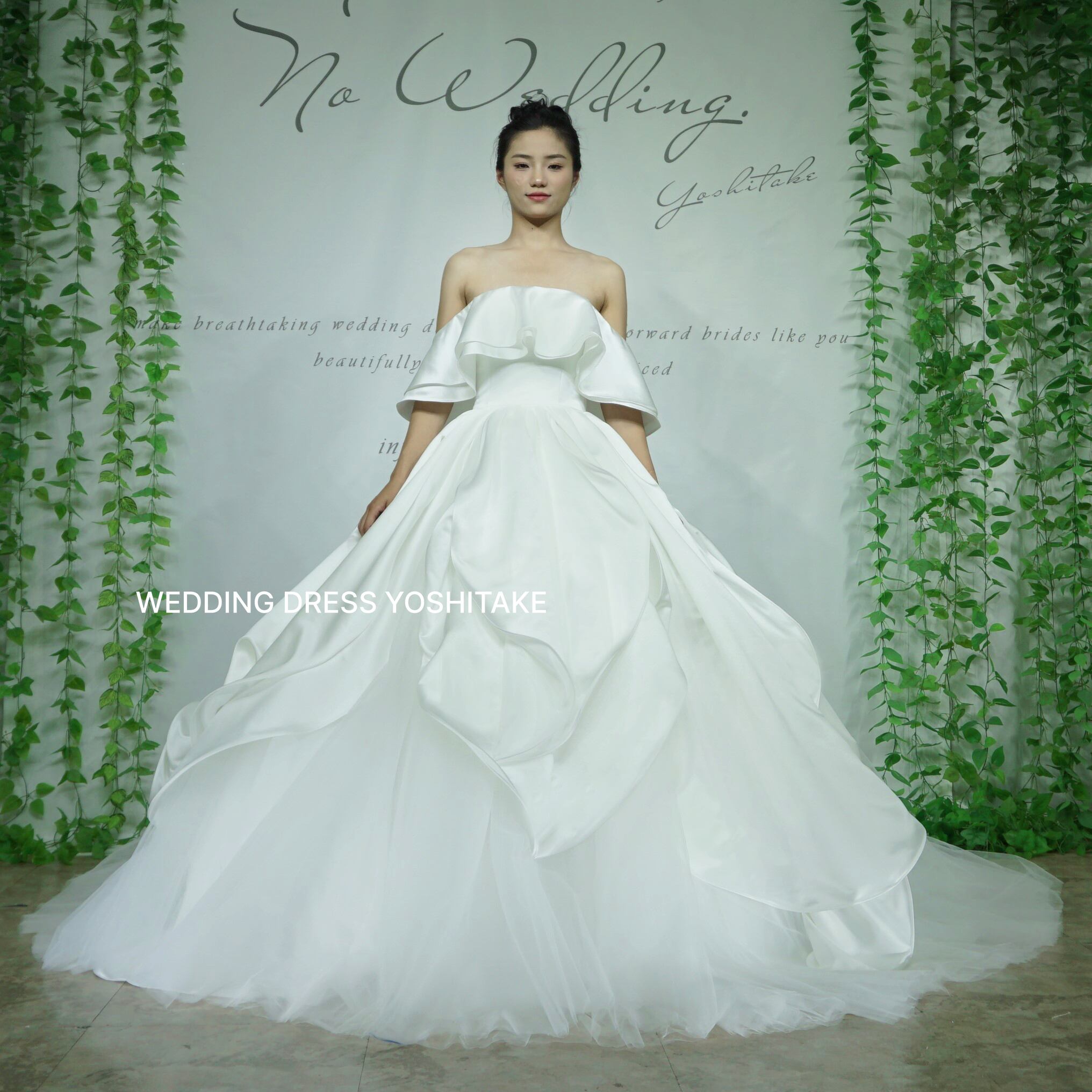 ウェディングドレス ビスチェ 床付きタイプ トレーン Aライン 花嫁  