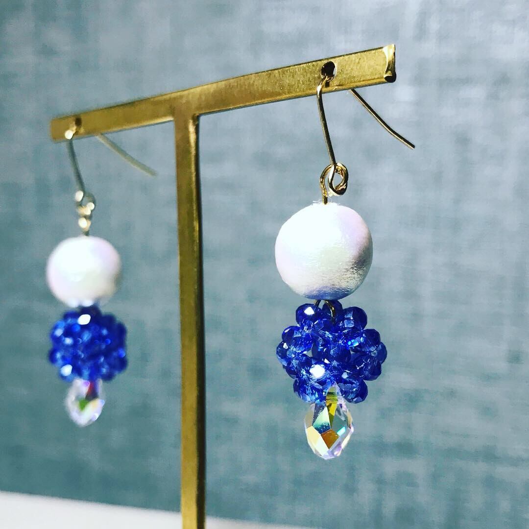 0046:サファイアブルーとスワロフスキー・コットンパールの贅沢ピアス