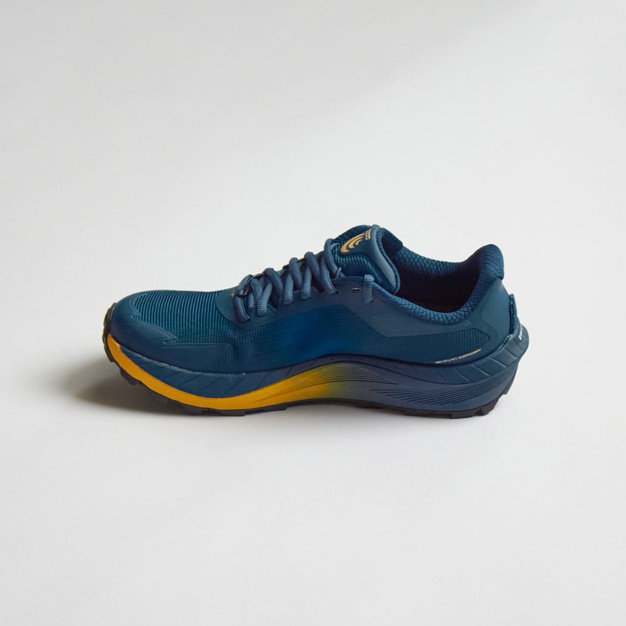 Topo Athletic（トポ アスレチック）MTN RACER 4（マウンテンレーサー