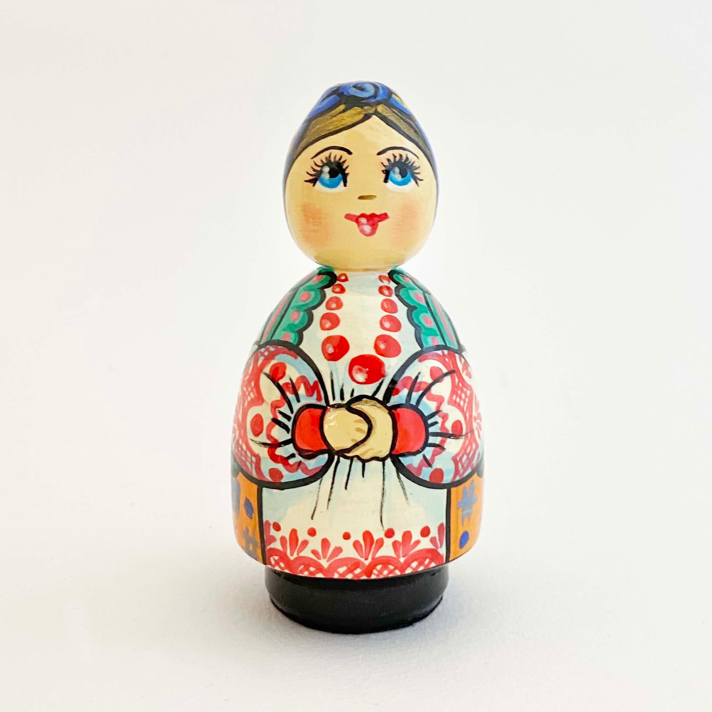 ウクライナの民族木人形（女性 / 緑のベスト）