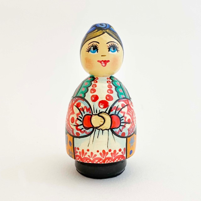 ウクライナの民族木人形（女性 / 緑のベスト）