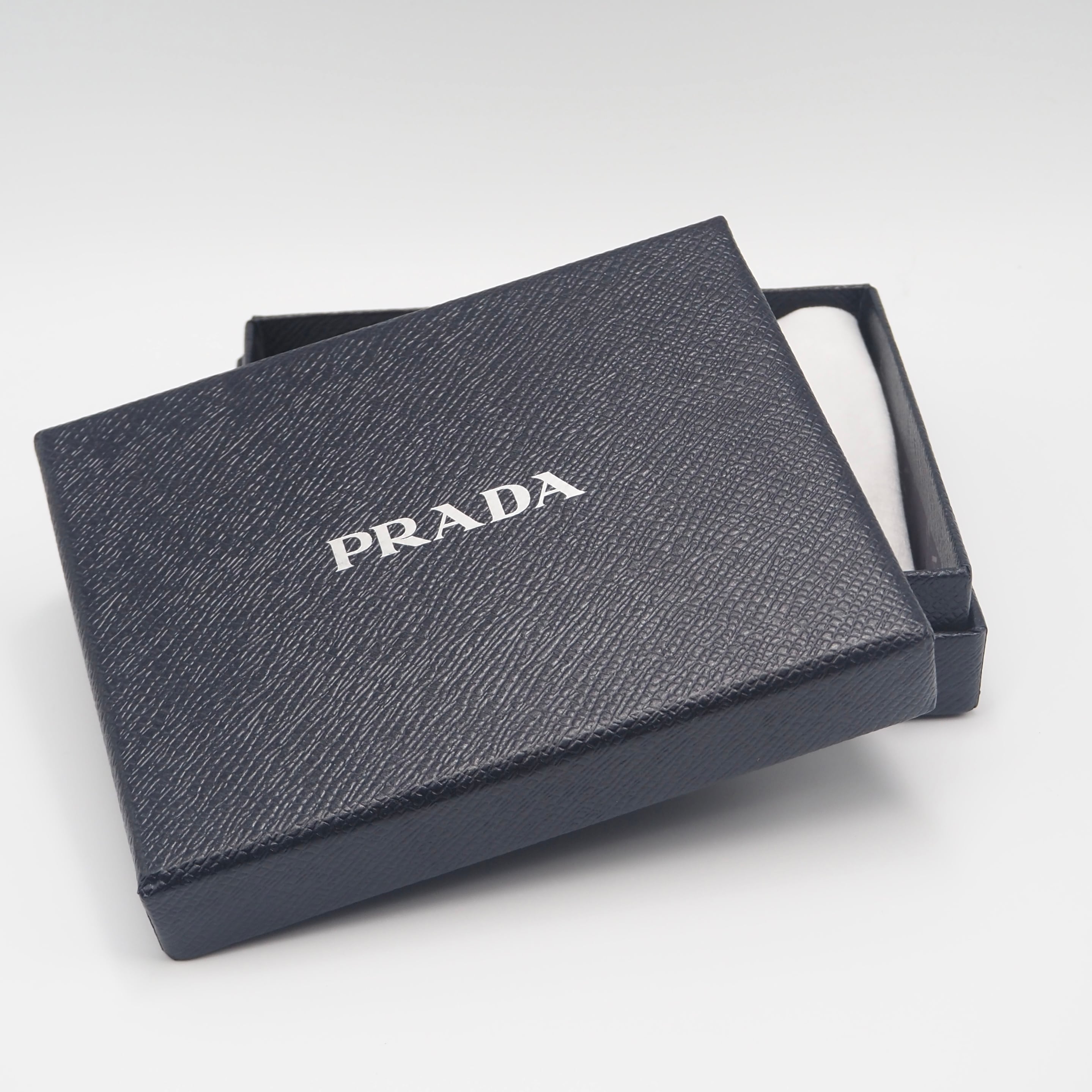 PRADA pre owned flapカードケース レザー グリーン プラダ 付属品付き