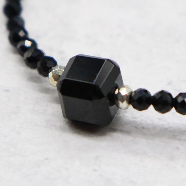 【Lovely Zoo】マザーオブパール×オニキス×モスコバイト×アクアマリン ブレスレット