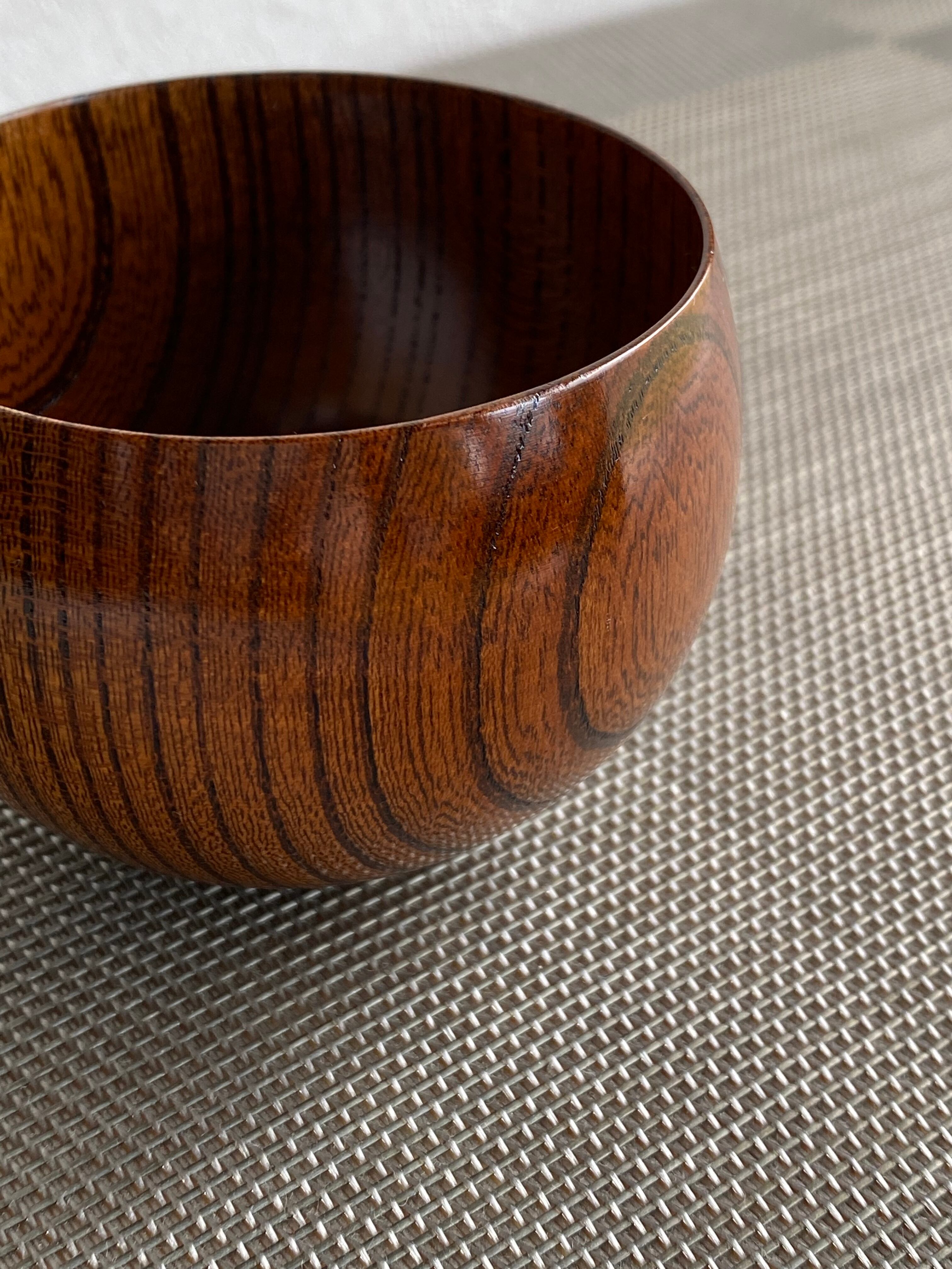 欅の丸湯呑み 漆塗り Japanese Zelkova Tea Cup / Lacquer | Shozu Shikko