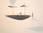 風にのる　中（満月と黒の飛行船・座る人・うさぎ）