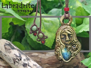 月と太陽を象徴する魔石『ラブラドライト』女神クレイアートマクラメ編トップネックレス2