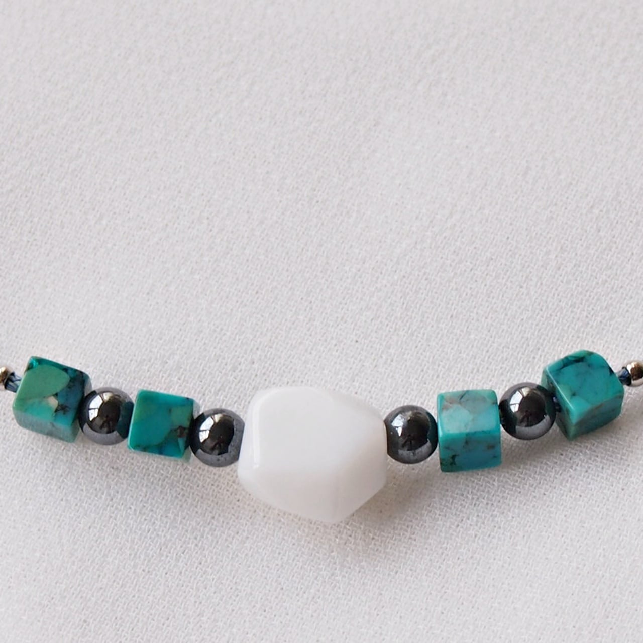 白珊瑚/天然石/手織り絹糸/ネックレス | ChocoRal Jewelry