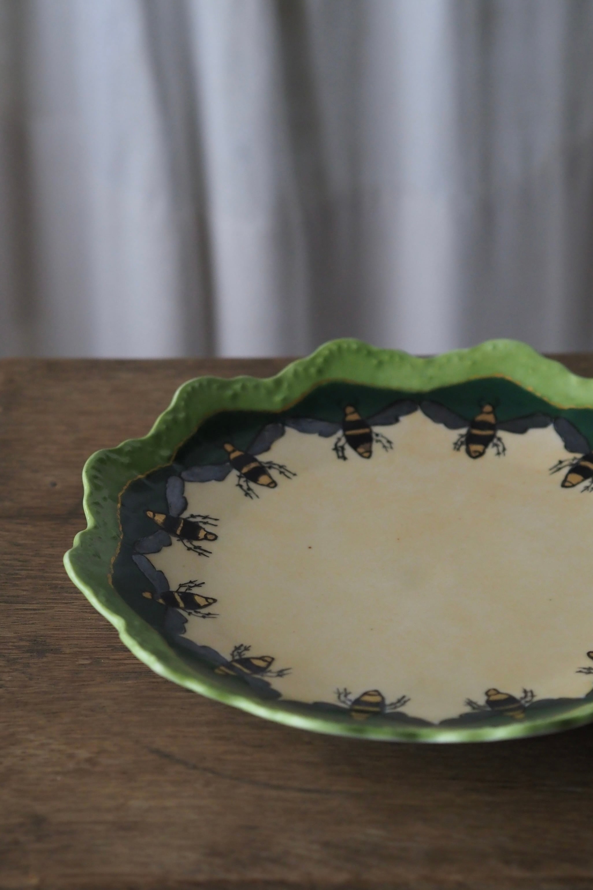 蜂巡る飾り皿-antique pottery plate | アンティーク.ヴィンテージ家具