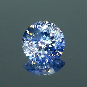 【Bright Brilliant Cut™️ “129 Facets” 】光に揺れる、二色の静謐  0.57ct 天然バイカラーサファイア