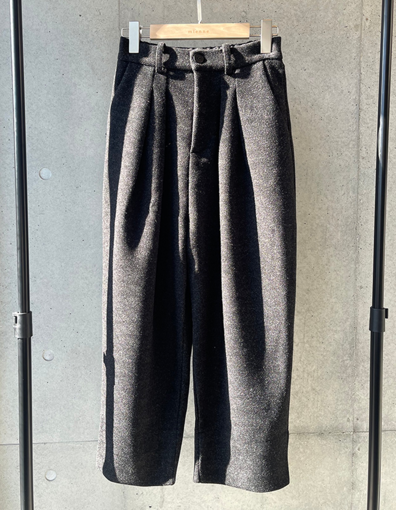 【SALE】Pin-tuck Roll-up Baggy pants_DarkGray
