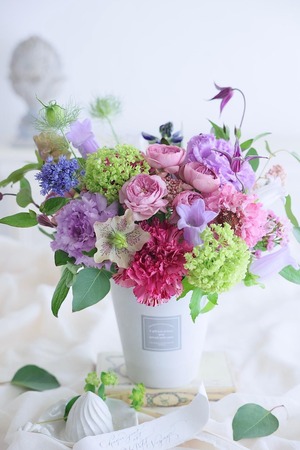 【色合い選べる】2025母の日フラワーギフト「フラワーアレンジメントLサイズ」