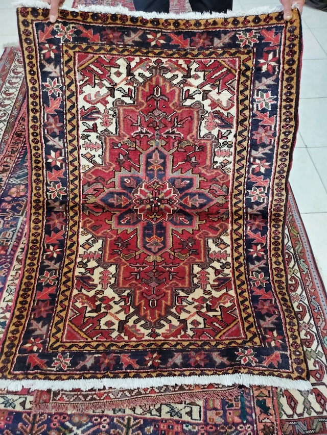 絨毯クエスト48【No.73】 ※現在、こちらの商品はイランに置いてあります。ご希望の方は先ずは在庫のご確認をお願いします。