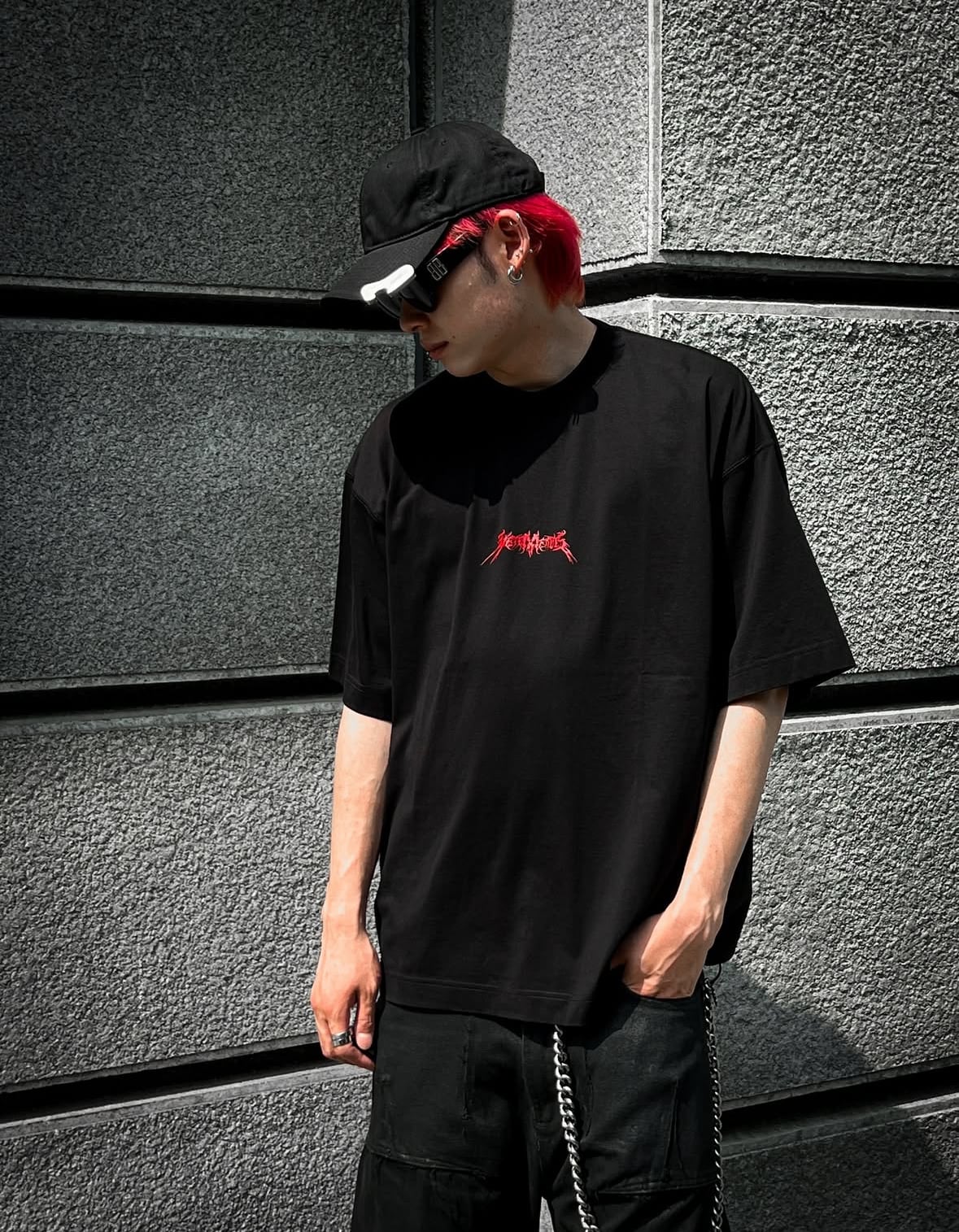 VETEMENTS】METAL LOGO REGULAR T-SHIRT | AYIN