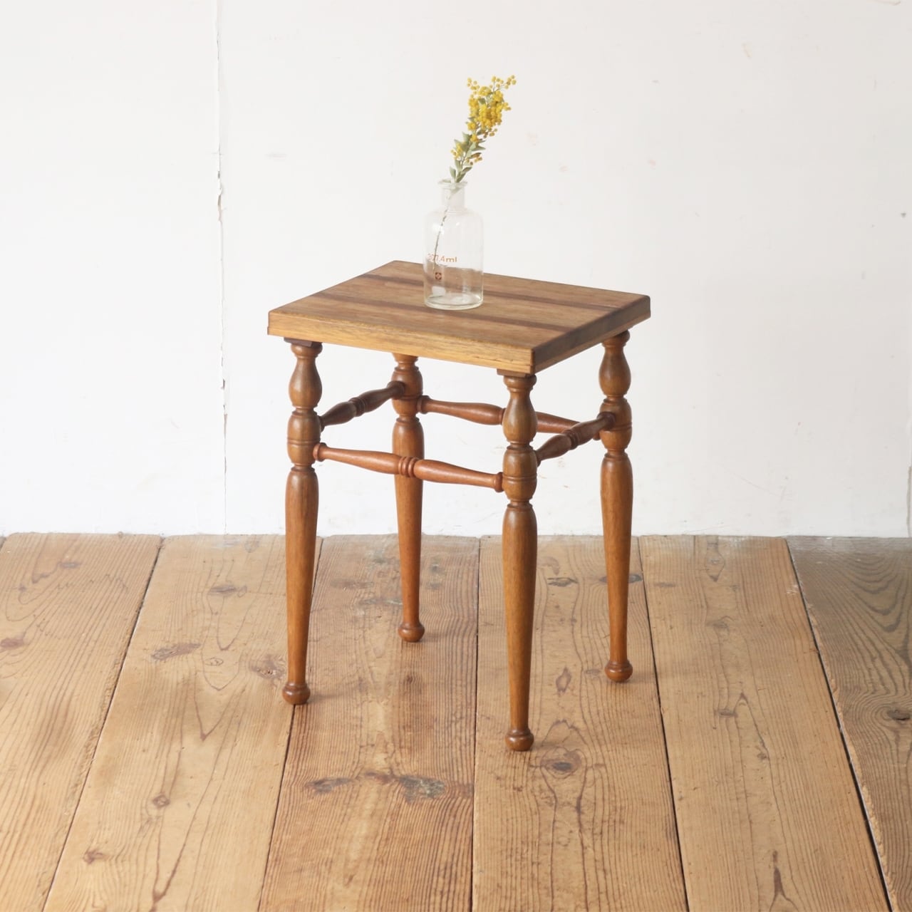 ヴィンテージ 小振り サイドテーブル ナイトテーブル チーク材 机 花台 ディスプレイ/RCT31265