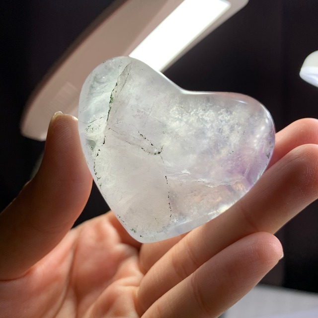 72 珍しい✩カラーレスハートフローライト