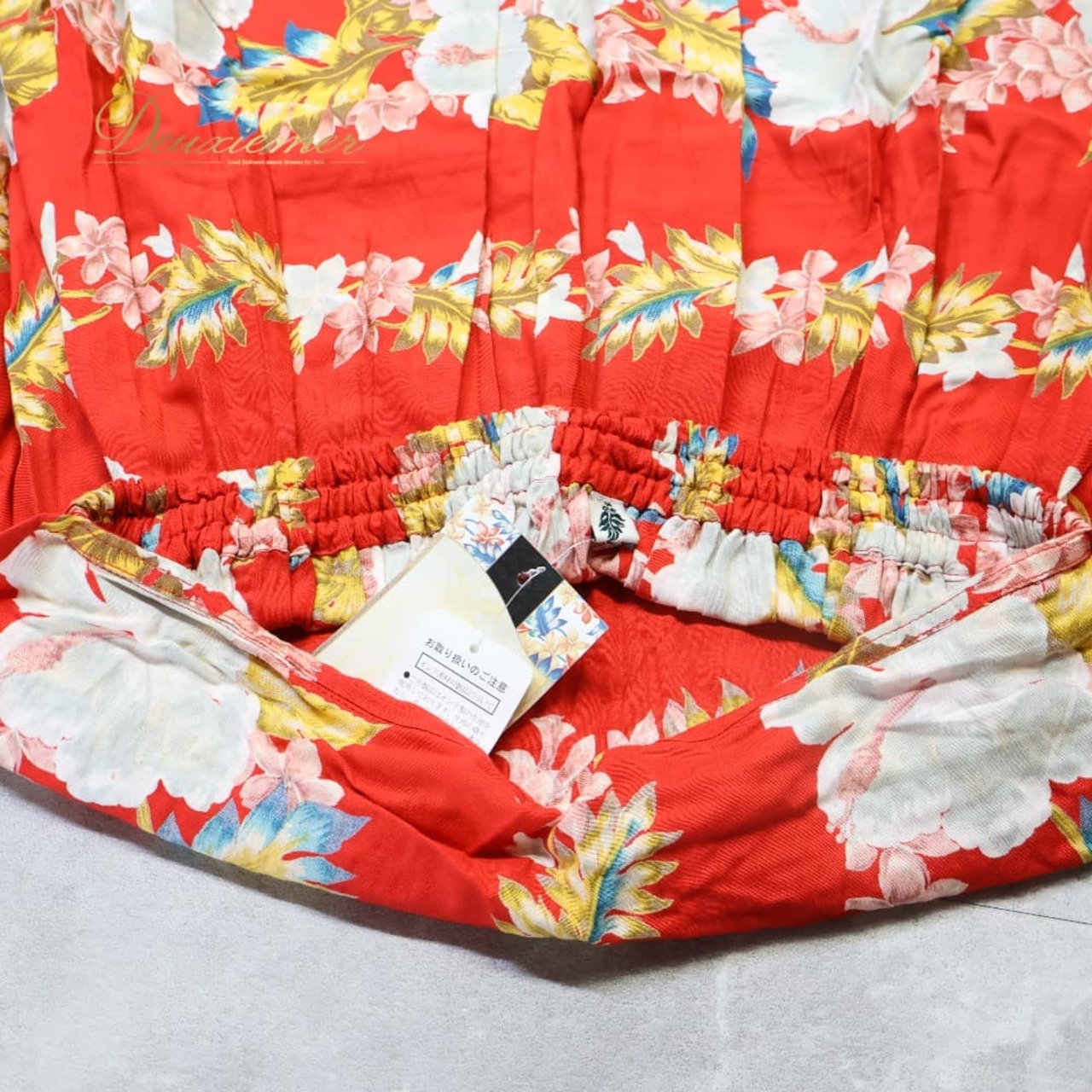 フラダンス 衣装 Kahiko サッシュドレス レッド系 ハイビスカス柄 花柄 タヒチアン ワンピース ドレス 赤 白 黄 青 華やか 薄い ハワイアン アロハ かわいい おしゃれ ダンス衣装 イベント ステージ イエロー系 ホワイト系 ピンク系 ブルー系