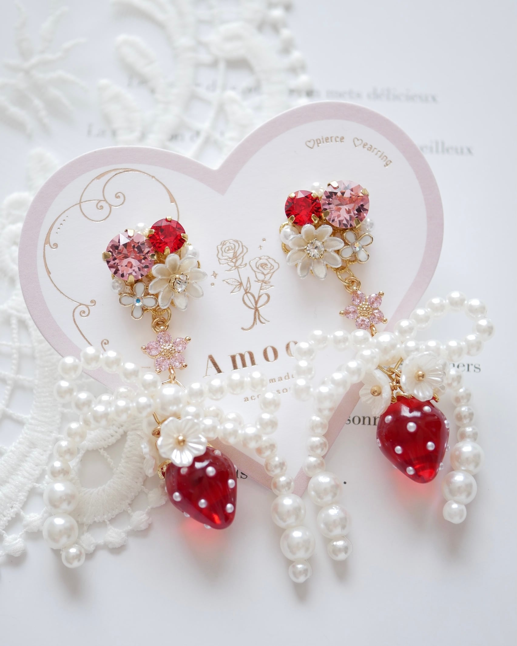 143 ストロベリーパールリボンビジューピアス/イヤリング | Amooo