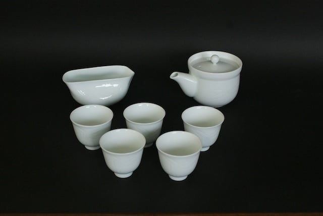 井上萬二作 香炉 青白磁笹彫文(Incense burner/Blue and white