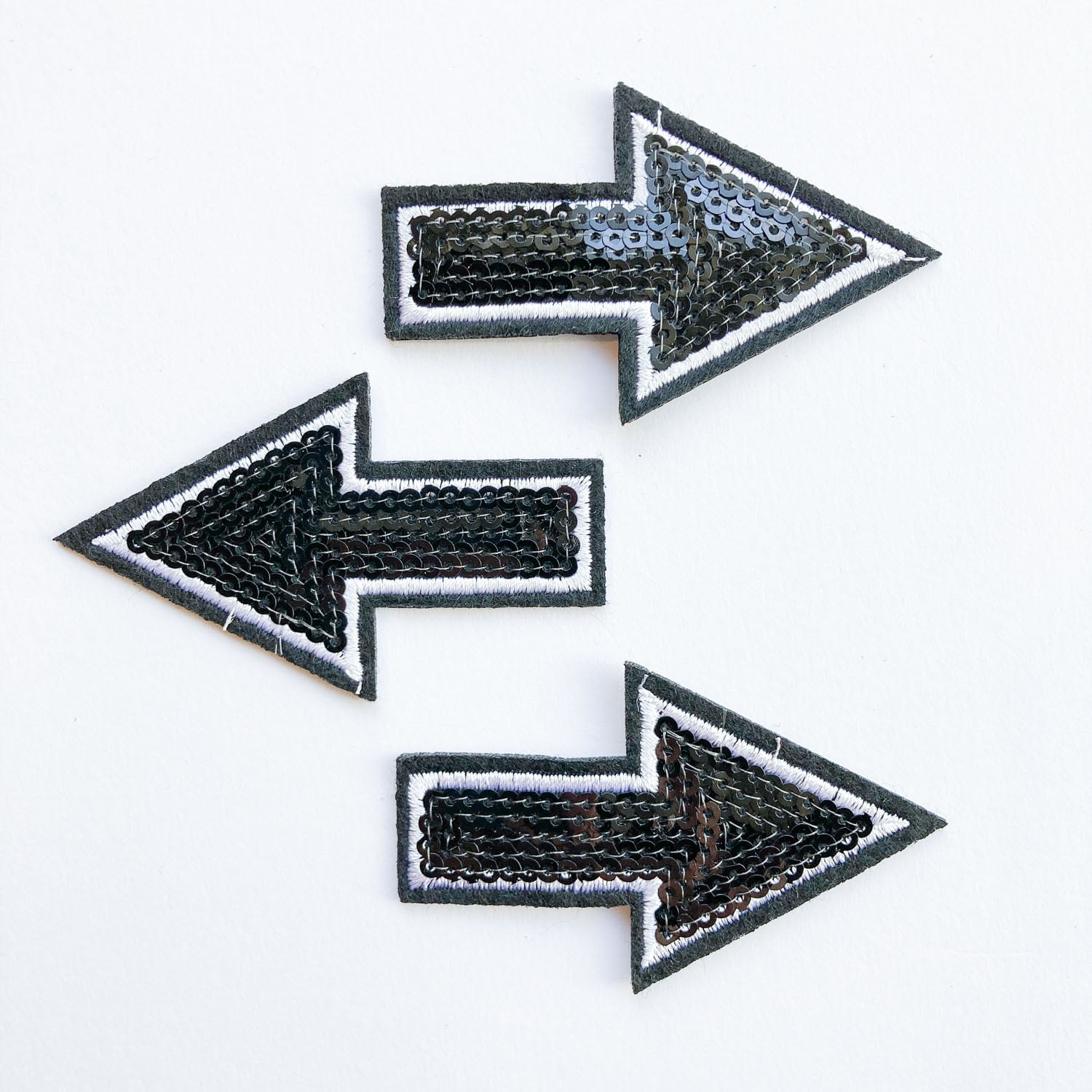 再入荷〉スパンコール付き矢印モチーフワッペン | Dua-アクセサリー