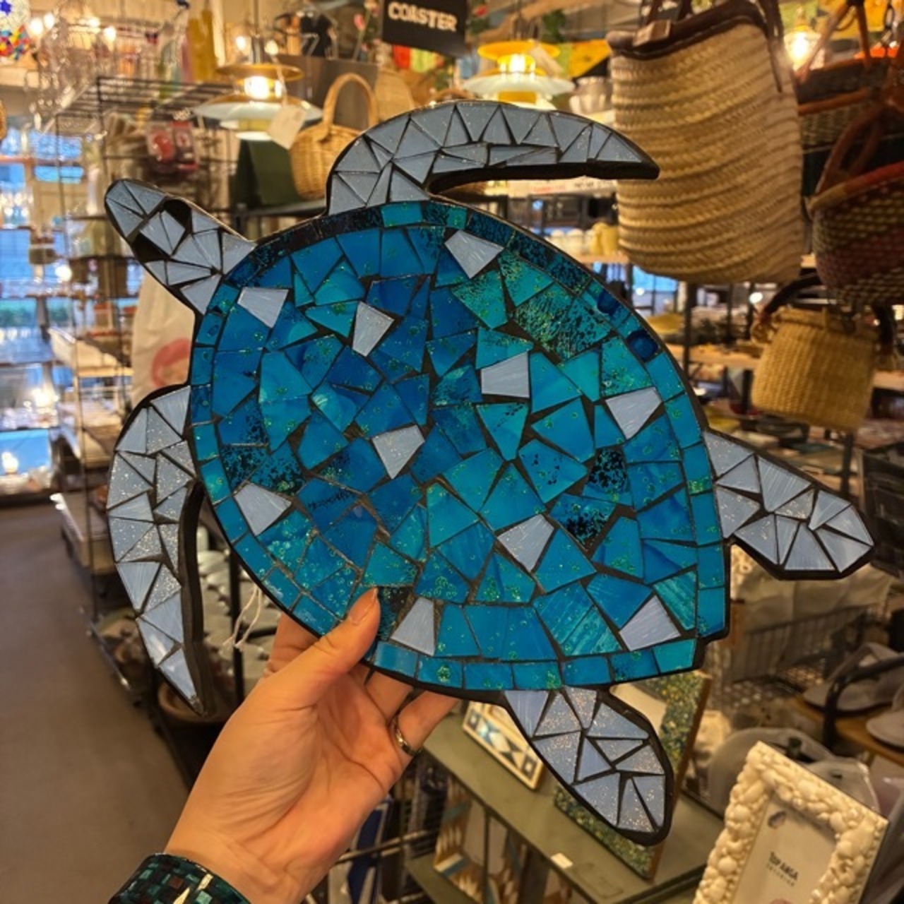 Indonesia Mosaic Glass Honu (Sea Turtle) Blue / インドネシア モザイク ガラス ホヌ ブルー カメ ウミガメ 壁掛け 飾り 装飾 ウォールデコレーション 壁飾り インテリア 雑貨 海岸風 コースタル ギフト プレゼント 店舗ディスプレイ