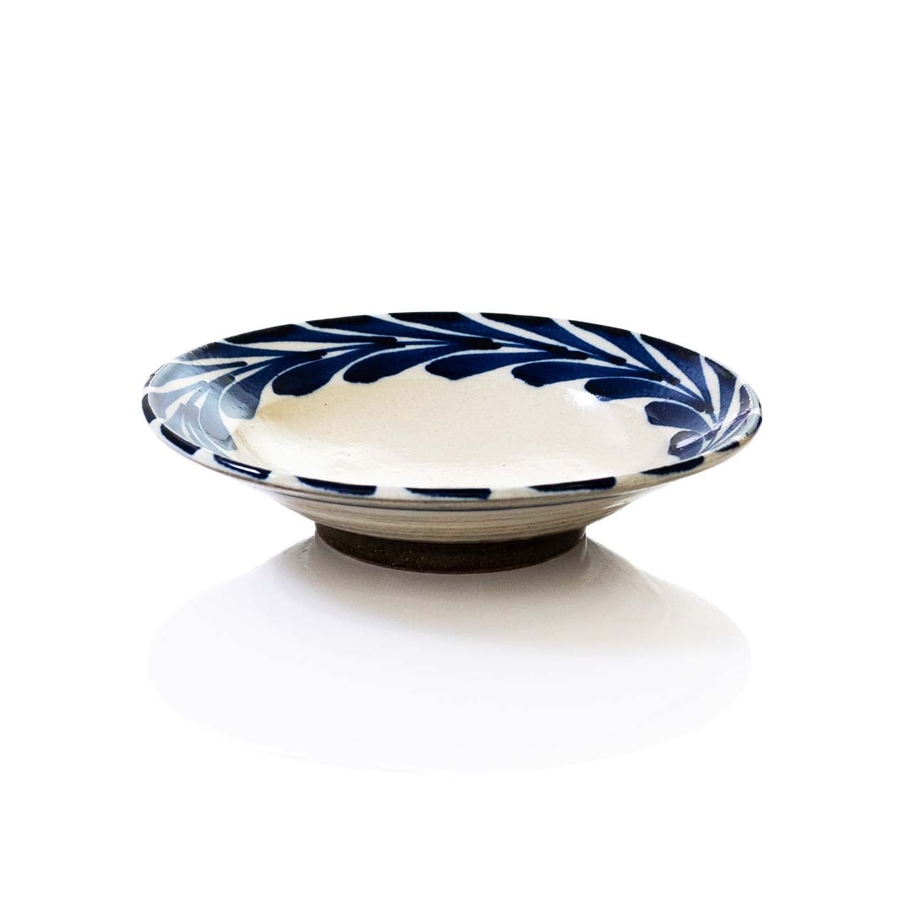 やちむん 陶房真喜屋さんの皿2枚